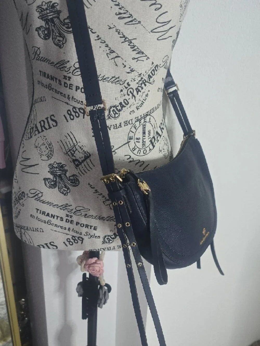 Michael Kors Dark Navy Leather Crescent Med Crossbody Bag W Gold Hardware (EUC)✨